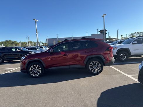 Used 2019 Toyota RAV4 XLE Premium image 4