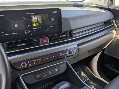 Used 2025 Kia Carnival FWD image 15