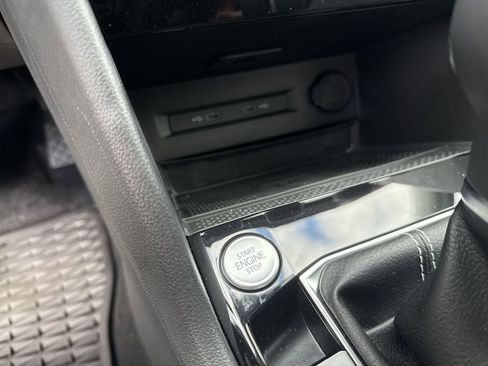 New 2024 Volkswagen Taos SE image 29