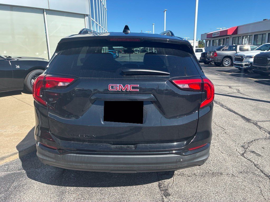 Used 2021 GMC Terrain SLE w/ Driver Convenience Package FWD image 4