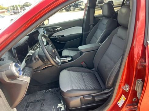 Certified 2024 Chevrolet Trax LT w/ Sunroof Package image 12