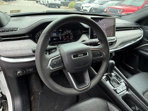Used 2024 Jeep Compass Latitude AWD/4WD image 24