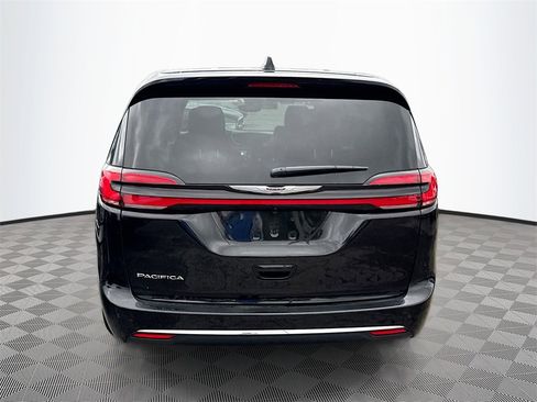 New 2026 Chrysler Pacifica Select image 6