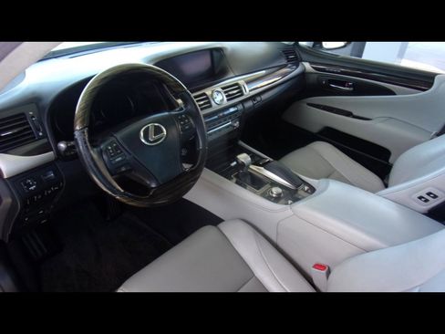 Used 2013 Lexus LS 460 w/ Comfort Pkg RWD image 2