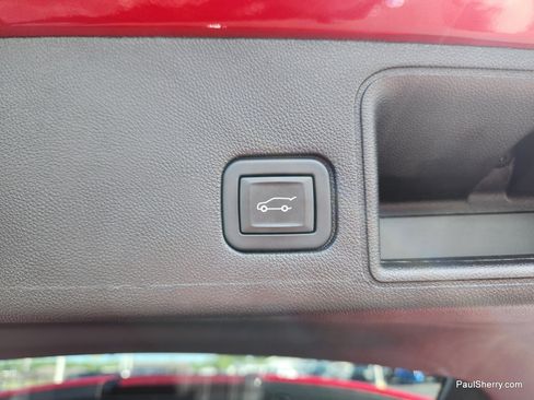 Used 2024 GMC Terrain SLT w/ Tech Package AWD/4WD image 17