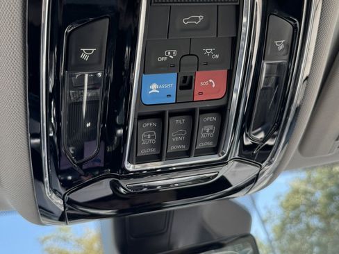 Used 2023 Jeep Grand Cherokee Overland w/ Adv Protech Group III AWD/4WD image 12