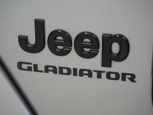 Used 2021 Jeep Gladiator Sport image 10