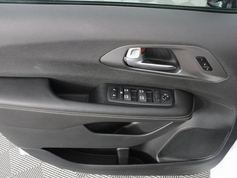 New 2026 Chrysler Pacifica Select image 14