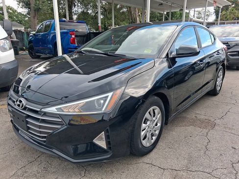 Used 2020 Hyundai Elantra SE w/ Cargo Package (C1) FWD image 2