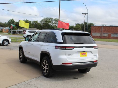 Used 2024 Jeep Grand Cherokee Limited image 7