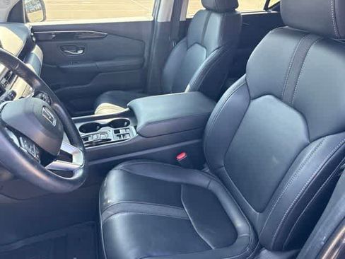 Used 2025 Honda Pilot EX-L image 11