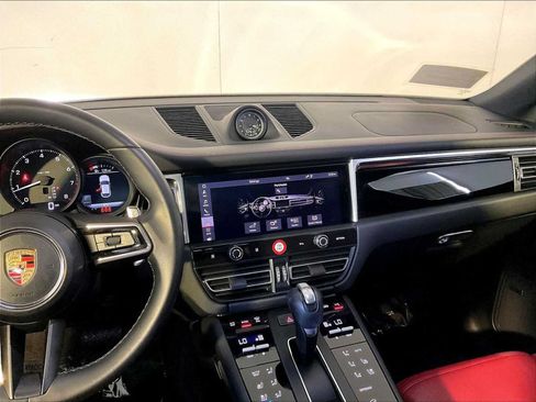Certified 2023 Porsche Macan AWD/4WD image 16