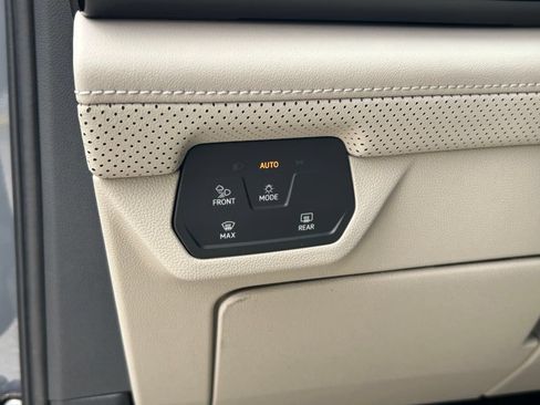 New 2026 Volkswagen Atlas SE FWD image 21
