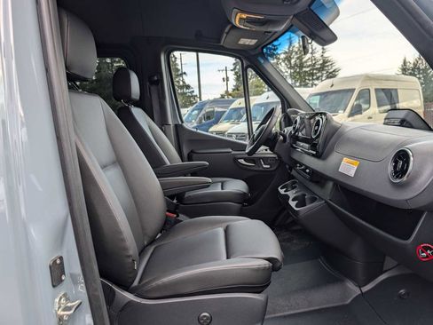 New 2025 Mercedes-Benz Sprinter 2500 image 11
