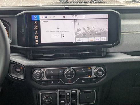 New 2025 Jeep Gladiator Sport image 15