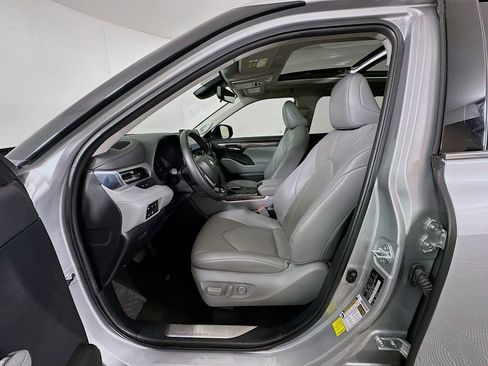 Used 2023 Toyota Highlander Platinum image 21