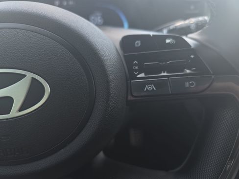 Used 2025 Hyundai Elantra Sport FWD image 17