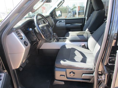 Used 2017 Ford Expedition EL XLT RWD image 4