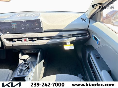 New 2025 Kia K4 LXS image 17