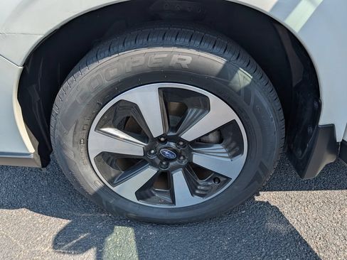 Used 2018 Subaru Forester 2.5i Premium AWD/4WD image 29