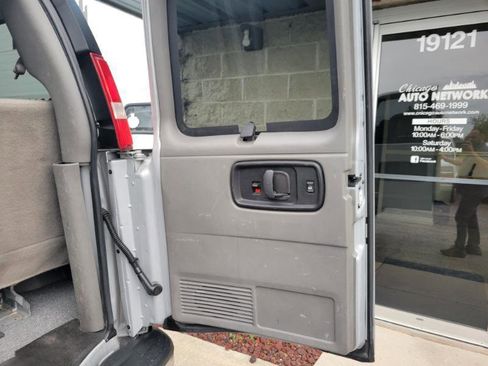 Used 2017 Chevrolet Express 3500 LT w/ LT Preferred Equipment Group RWD image 14