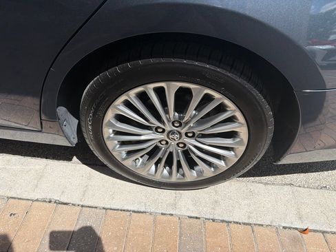 Used 2019 Toyota Avalon Limited FWD image 11