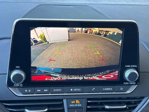 Used 2025 Nissan Altima 2.5 SV FWD image 24