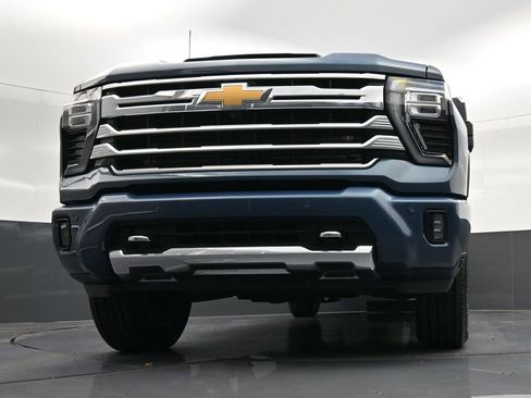 Used 2025 Chevrolet Silverado 2500 High Country w/ Technology Package AWD/4WD image 36