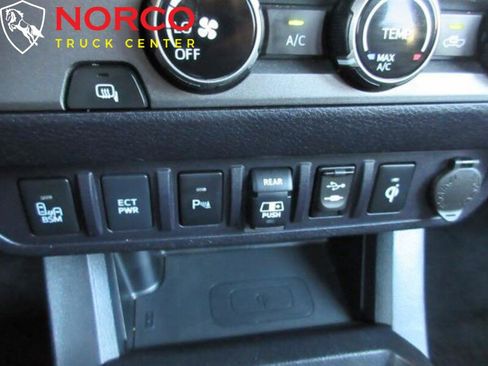 Used 2018 Toyota Tacoma TRD Sport w/ Technology Package image 26