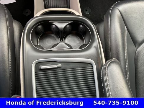 Used 2024 Chrysler Pacifica Touring-L FWD image 38
