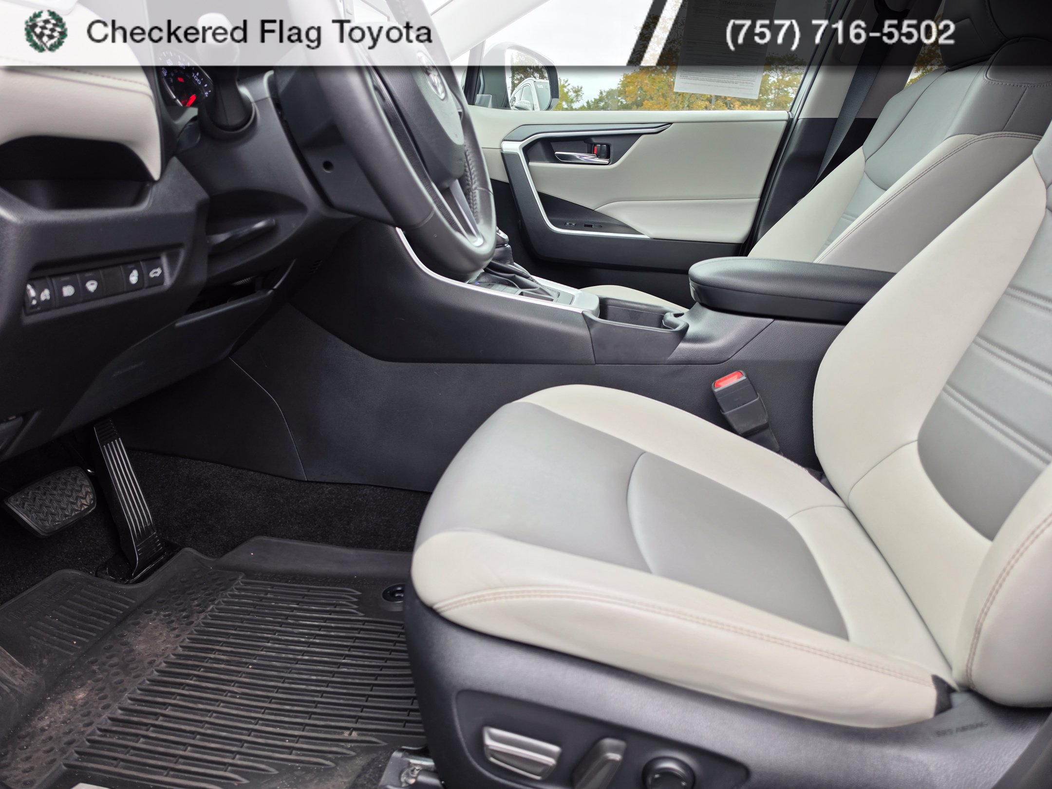 Used 2020 Toyota RAV4 XLE Premium AWD/4WD image 8