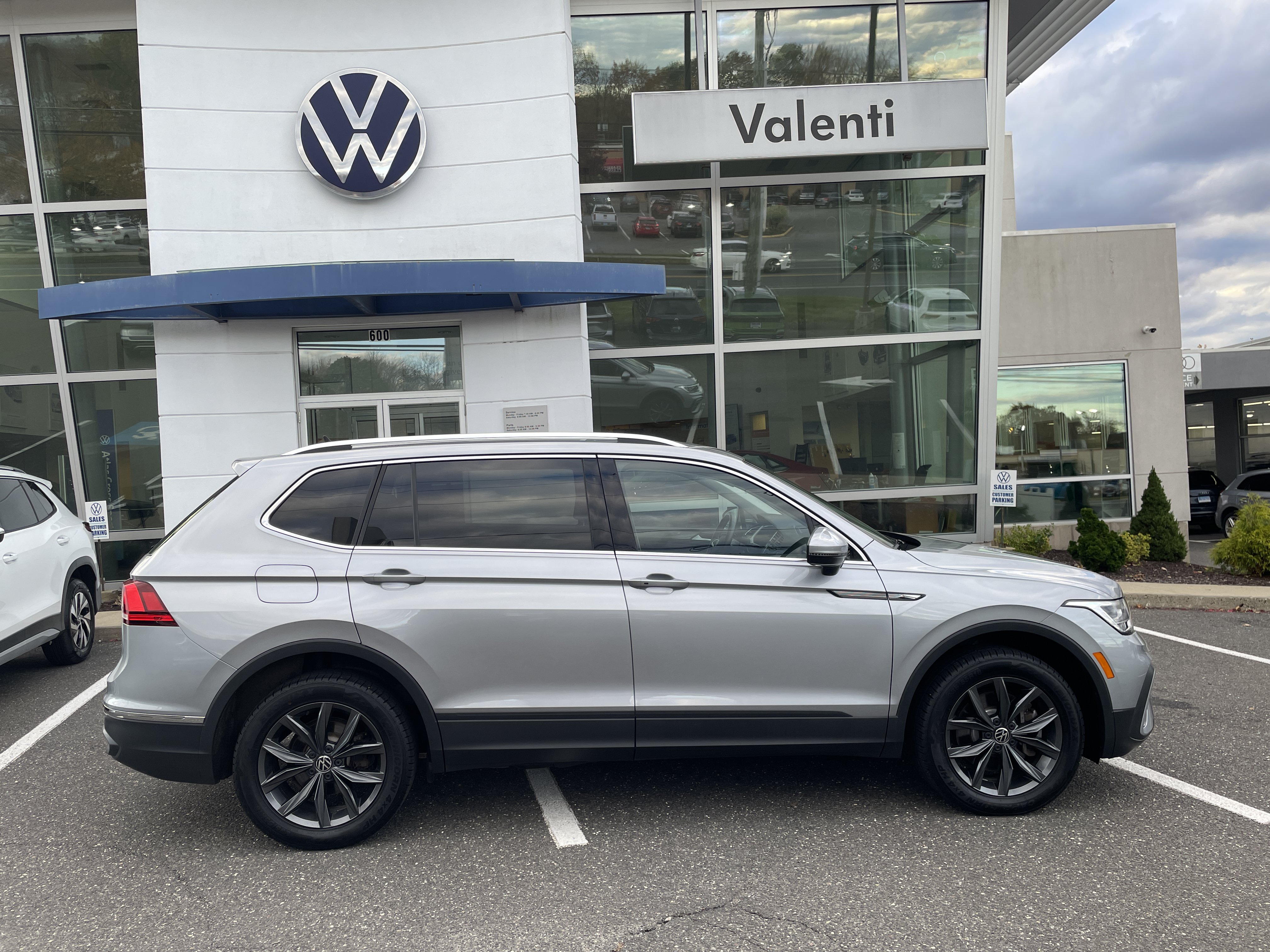 Certified 2022 Volkswagen Tiguan SE AWD/4WD image 3