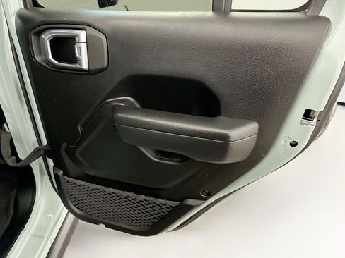 Used 2023 Jeep Wrangler Unlimited image 31