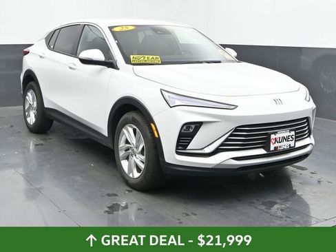 Used 2025 Buick Envista Preferred image 2