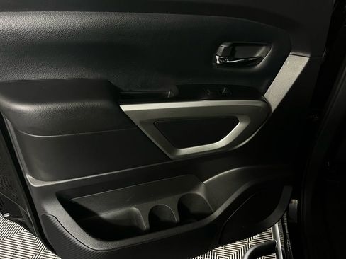 Used 2024 Nissan Titan SV w/ SV Convenience Package image 24