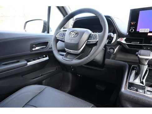 New 2025 Toyota Sienna Platinum image 24