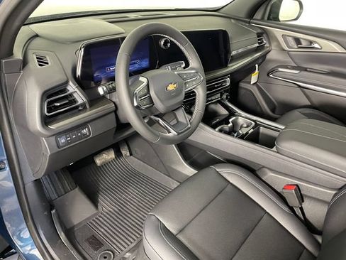 Used 2026 Chevrolet Traverse LT w/ Driver Confidence Package AWD/4WD image 3