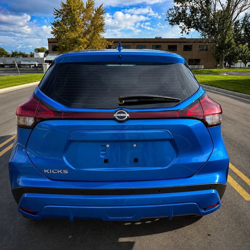 Used 2022 Nissan Kicks S FWD image 4
