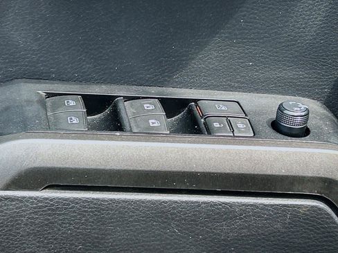 Used 2022 Toyota Tacoma TRD Off-Road AWD/4WD image 22