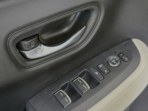 Used 2025 Honda HR-V EX-L image 19