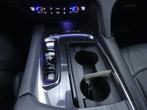 Used 2024 Buick Enclave Premium image 18