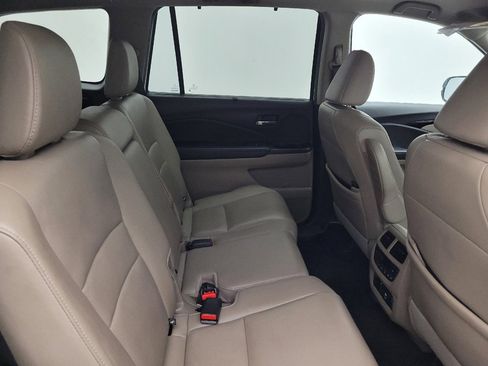 Used 2019 Honda Pilot Touring image 19