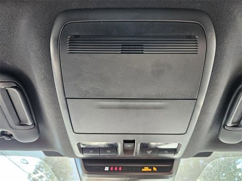 Used 2024 MAZDA MAZDA3 s image 21