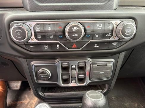 Used 2021 Jeep Gladiator Sport AWD/4WD image 23