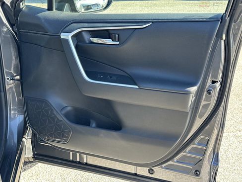 Used 2020 Toyota RAV4 Limited image 13