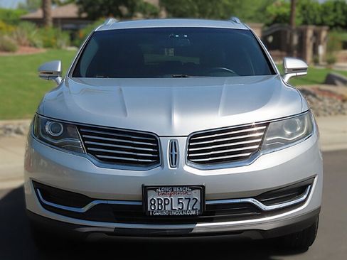 Used 2017 Lincoln MKX Premiere FWD image 2