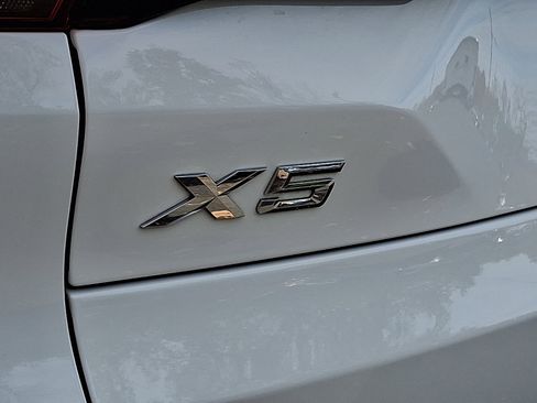 Used 2023 BMW X5 xDrive40i w/ Premium Package image 29