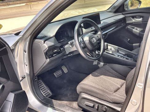 Used 2025 Honda Accord Sport image 3