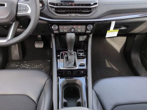 New 2026 Jeep Compass Latitude image 18