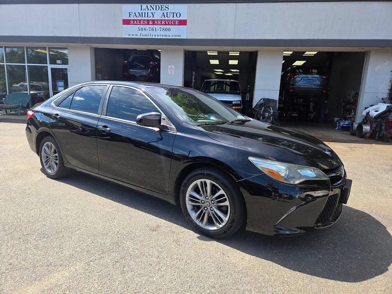 Used 2015 Toyota Camry SE FWD image 29